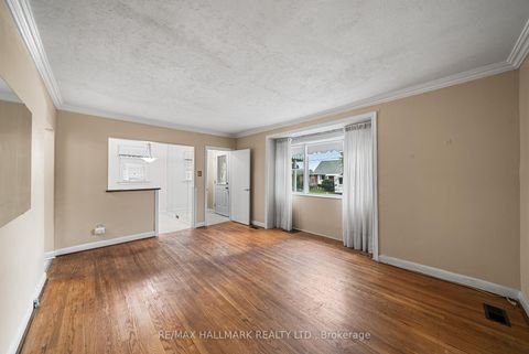 Photo 7 at 27 Sunray Crescent, CFB, Toronto