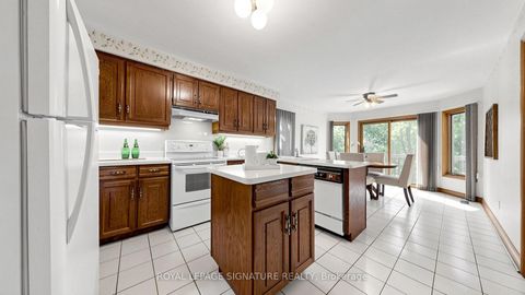Photo 13 at 8 Royal Garden Boulevard, East Woodbridge, Vaughan