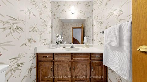 Photo 16 at 8 Royal Garden Boulevard, East Woodbridge, Vaughan