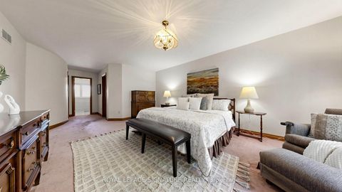 Photo 21 at 8 Royal Garden Boulevard, East Woodbridge, Vaughan