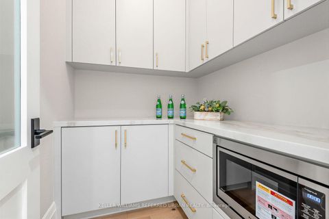 Photo 11 at 160 Lawrence Avenue, Harding, Richmond Hill