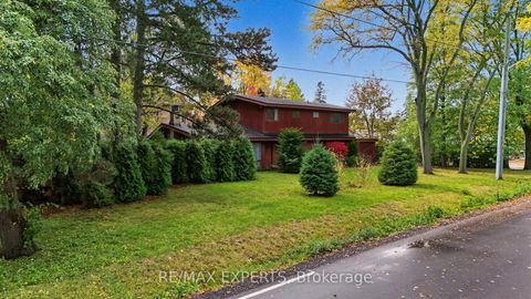 Photo 1 at 2 Welton Street, Maple, Vaughan
