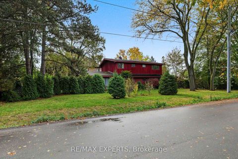 Photo 2 at 2 Welton Street, Maple, Vaughan