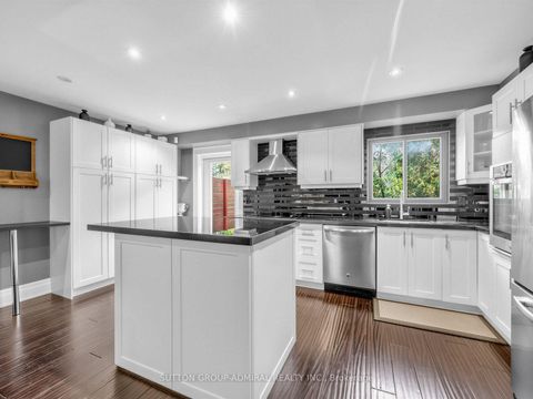 Photo 9 at 18 Riviera Drive, Glen Shields, Vaughan