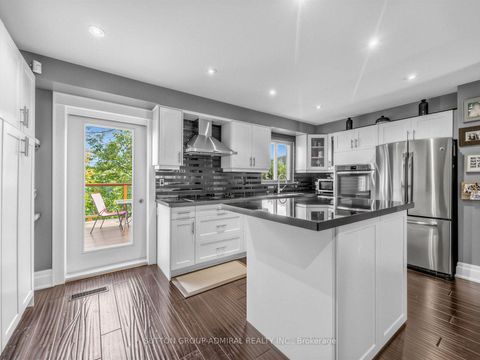 Photo 10 at 18 Riviera Drive, Glen Shields, Vaughan