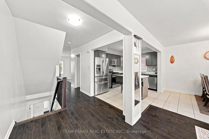 Photo 7 at 230 Remembrance Road, Northwest Brampton, Brampton