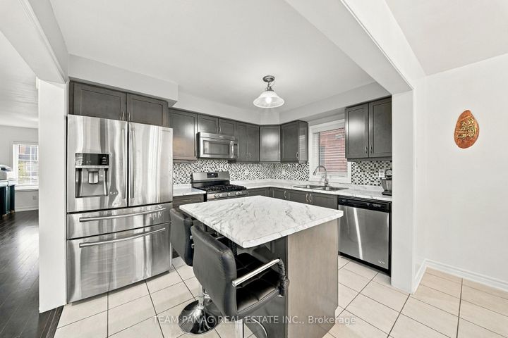 Photo 14 at 230 Remembrance Road, Northwest Brampton, Brampton
