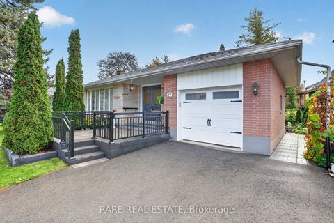 Photo 2 at 29 MALAREN Road, Maple, Vaughan