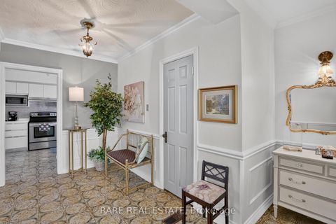 Photo 5 at 29 MALAREN Road, Maple, Vaughan