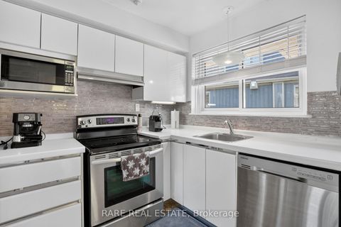 Photo 12 at 29 MALAREN Road, Maple, Vaughan