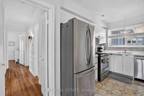 Photo 13 at 29 MALAREN Road, Maple, Vaughan