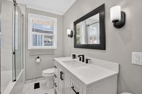 Photo 15 at 29 MALAREN Road, Maple, Vaughan
