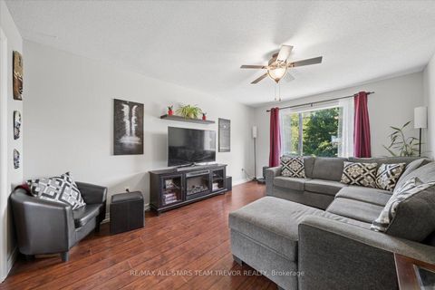 Photo 1 at 16 Evelyn Avenue, Keswick North, Georgina