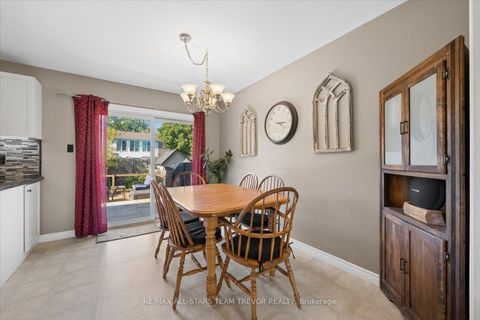 Photo 7 at 16 Evelyn Avenue, Keswick North, Georgina
