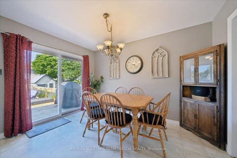 Photo 8 at 16 Evelyn Avenue, Keswick North, Georgina