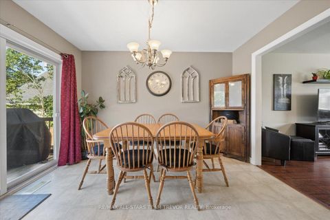 Photo 9 at 16 Evelyn Avenue, Keswick North, Georgina