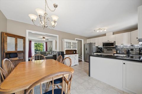 Photo 10 at 16 Evelyn Avenue, Keswick North, Georgina