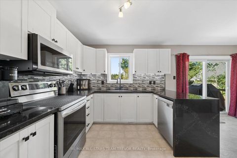 Photo 12 at 16 Evelyn Avenue, Keswick North, Georgina