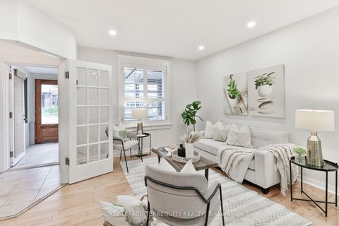Photo 14 at 312 Kenilworth Avenue, The Beaches, Toronto
