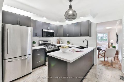 Photo 15 at 312 Kenilworth Avenue, The Beaches, Toronto