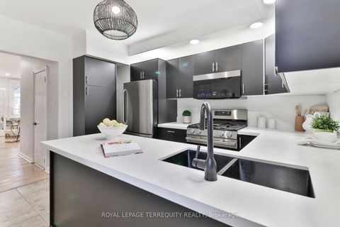 Photo 16 at 312 Kenilworth Avenue, The Beaches, Toronto