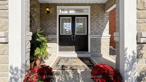 Photo 2 at 44 Canyon Hill Avenue, Westbrook, Richmond Hill