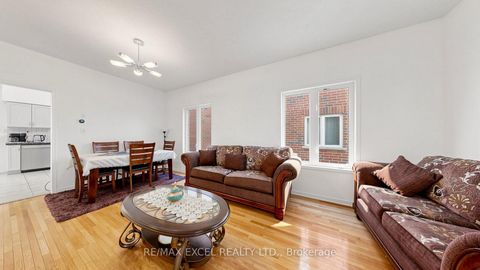 Photo 3 at 44 Canyon Hill Avenue, Westbrook, Richmond Hill