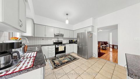 Photo 15 at 44 Canyon Hill Avenue, Westbrook, Richmond Hill