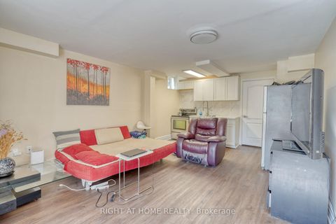 Photo 36 at 171 Maurier Boulevard, Patterson, Vaughan