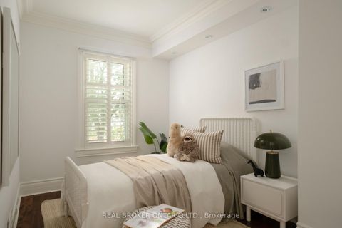 Photo 14 at 550 Milverton Boulevard, Danforth, Toronto