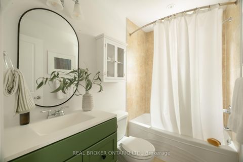 Photo 15 at 550 Milverton Boulevard, Danforth, Toronto