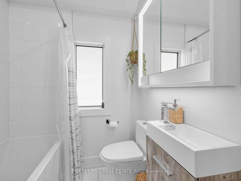 Photo 22 at 87 Palmerston Avenue, Bellwoods, Toronto