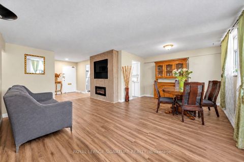 Photo 2 at 402 - 5 Frith Road, Jane Heights, Toronto