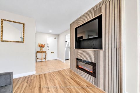 Photo 4 at 402 - 5 Frith Road, Jane Heights, Toronto