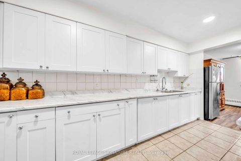 Photo 8 at 402 - 5 Frith Road, Jane Heights, Toronto