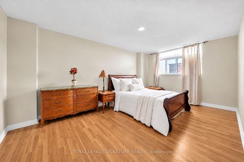 Photo 9 at 402 - 5 Frith Road, Jane Heights, Toronto
