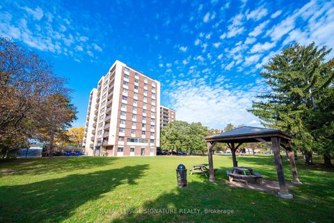Photo 16 at 402 - 5 Frith Road, Jane Heights, Toronto