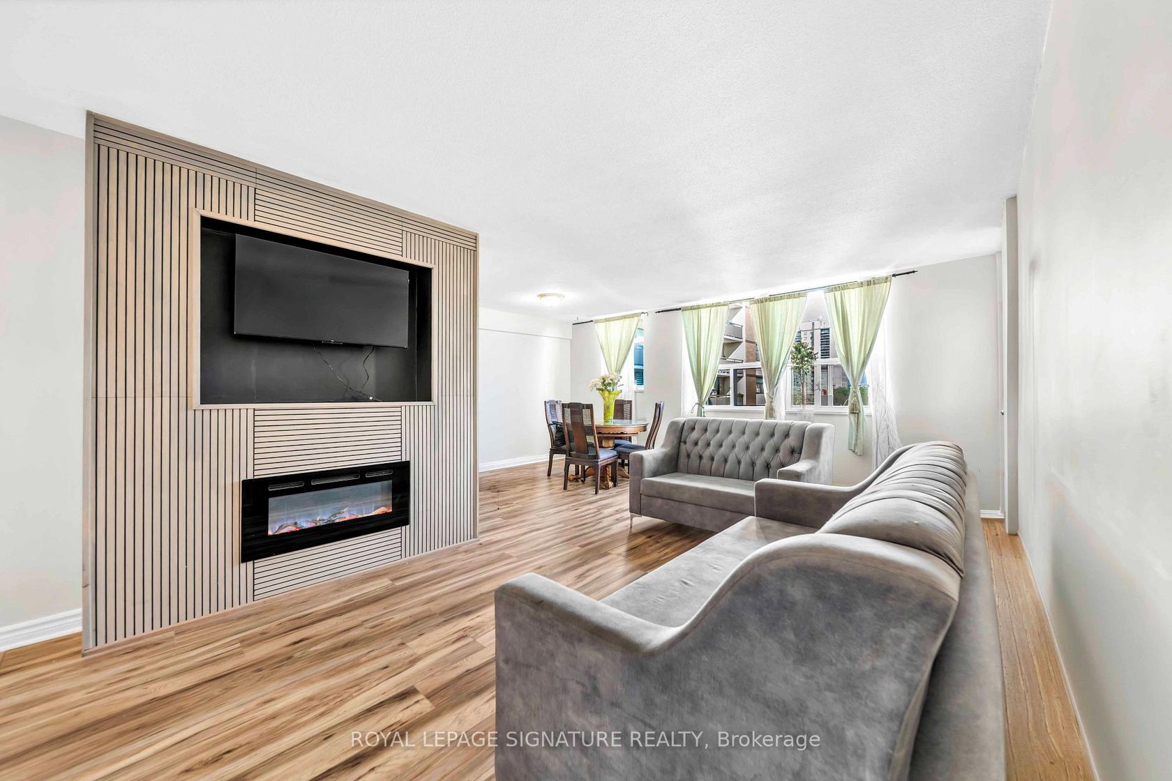 402 - 5 Frith Road, Jane Heights, Toronto 