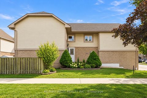 Photo 1 at 2 Ackrow Court, West Deane, Toronto