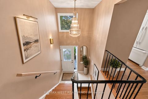 Photo 4 at 2 Ackrow Court, West Deane, Toronto