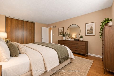 Photo 12 at 2 Ackrow Court, West Deane, Toronto