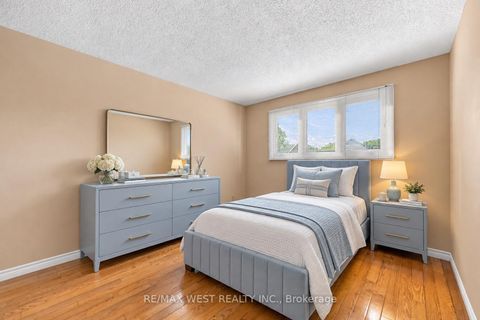 Photo 13 at 2 Ackrow Court, West Deane, Toronto
