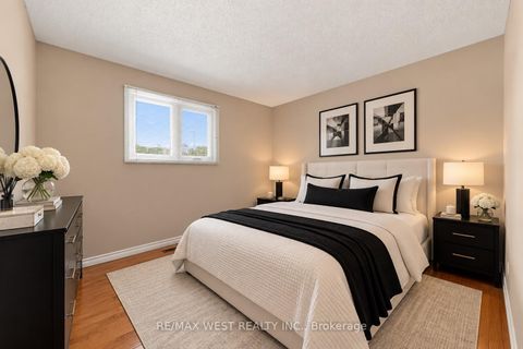 Photo 17 at 2 Ackrow Court, West Deane, Toronto