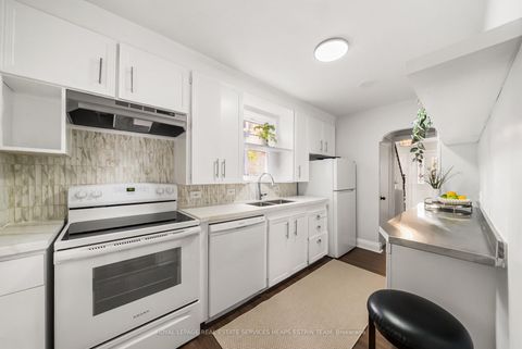 Photo 11 at 770 Eglinton Avenue E, Leaside, Toronto