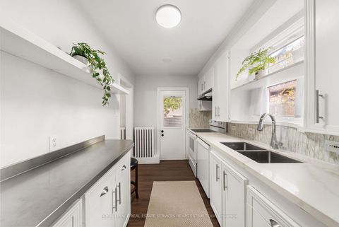 Photo 13 at 770 Eglinton Avenue E, Leaside, Toronto