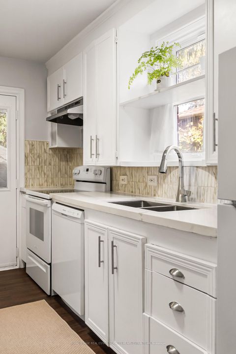 Photo 14 at 770 Eglinton Avenue E, Leaside, Toronto