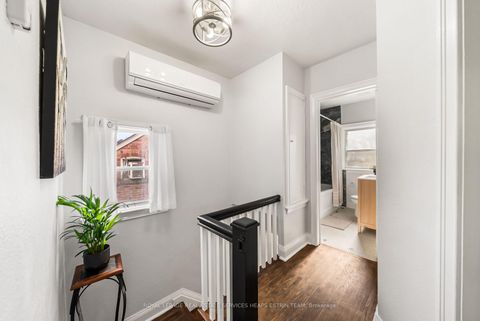 Photo 15 at 770 Eglinton Avenue E, Leaside, Toronto
