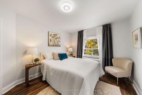 Photo 16 at 770 Eglinton Avenue E, Leaside, Toronto