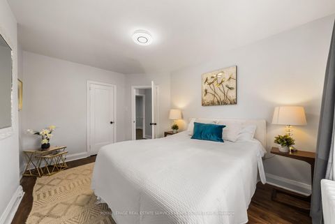 Photo 18 at 770 Eglinton Avenue E, Leaside, Toronto