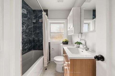 Photo 23 at 770 Eglinton Avenue E, Leaside, Toronto